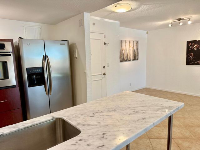 1000 Spanish River Road 1B, Boca Raton, FL 33432