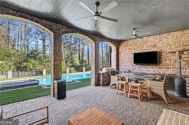 735 Glenairy Drive, Atlanta, GA 30328