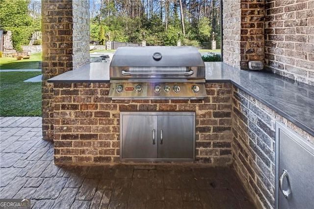 735 Glenairy Drive, Atlanta, GA 30328