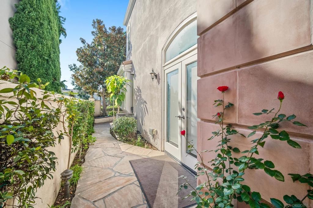 Image 14 of property listing at 5380 Renaissance Ave, San Diego, CA 92122