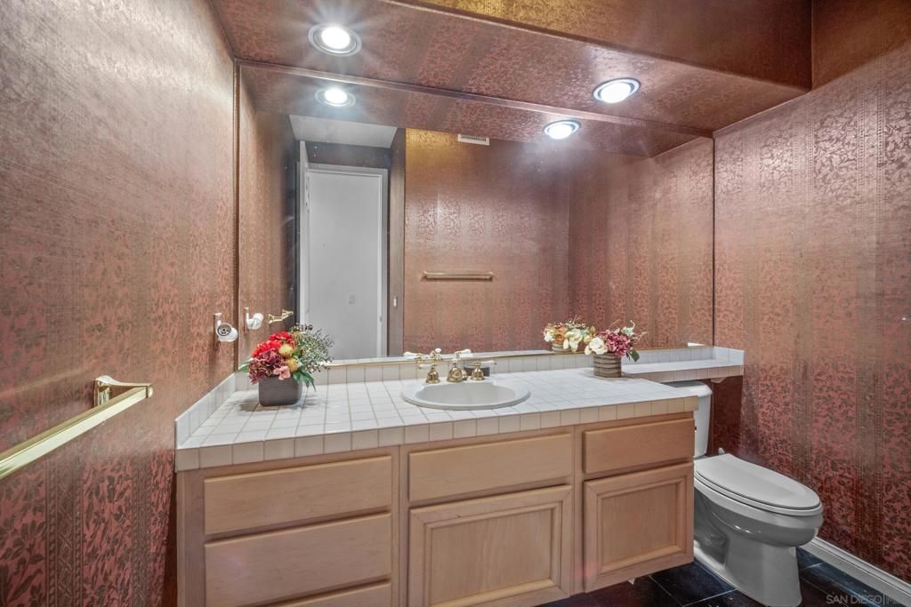 Image 15 of property listing at 5380 Renaissance Ave, San Diego, CA 92122