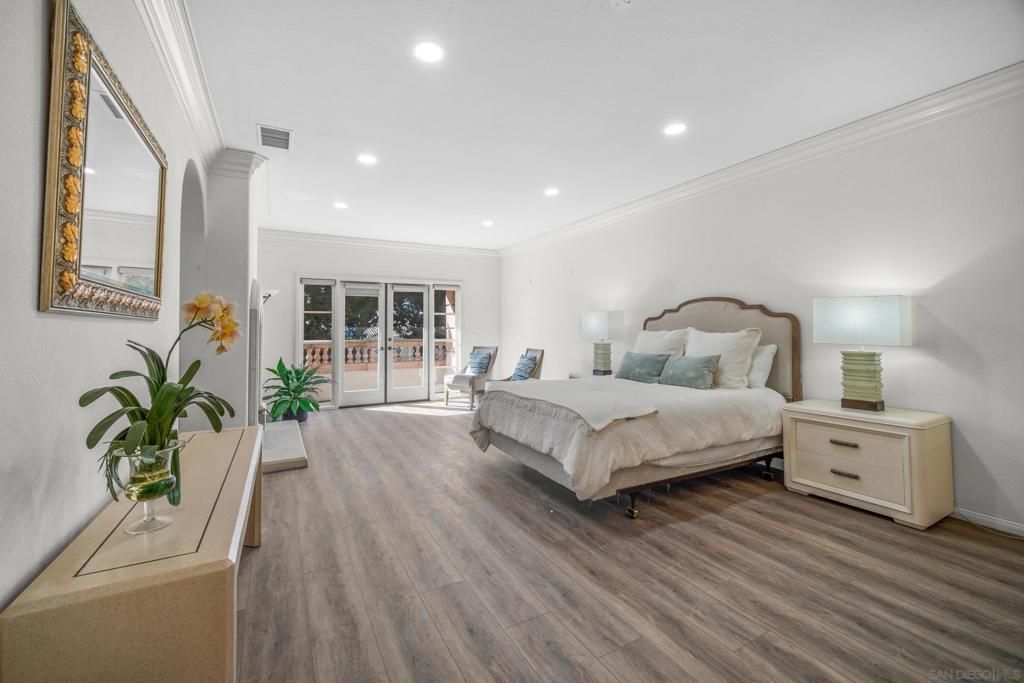 Image 16 of property listing at 5380 Renaissance Ave, San Diego, CA 92122