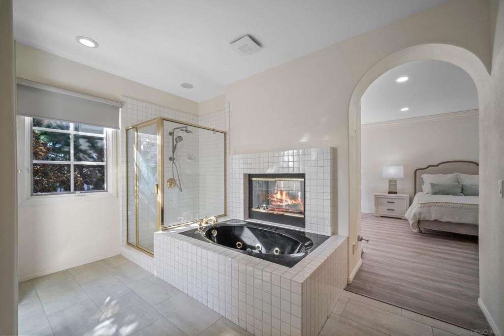 Image 19 of property listing at 5380 Renaissance Ave, San Diego, CA 92122