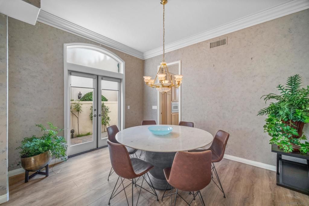 Image 5 of property listing at 5380 Renaissance Ave, San Diego, CA 92122