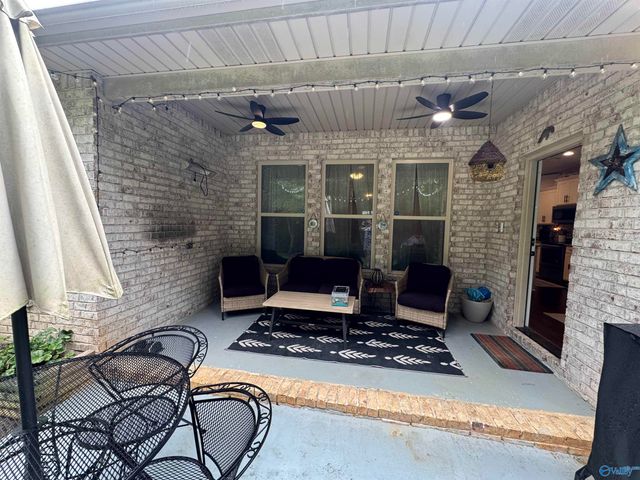 153 Gardencove Circle, Huntsville, AL 35810