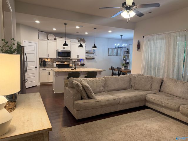 153 Gardencove Circle, Huntsville, AL 35810