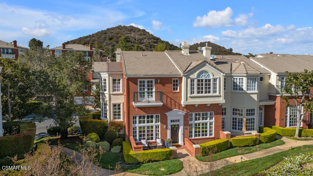 Image 2 of property listing at 2442 Swanfield Court, Westlake Village, CA 91361