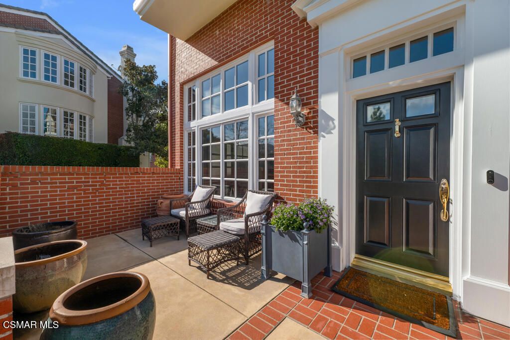 Image 3 of property listing at 2442 Swanfield Court, Westlake Village, CA 91361