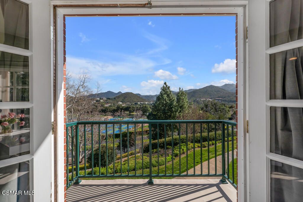 Image 30 of property listing at 2442 Swanfield Court, Westlake Village, CA 91361