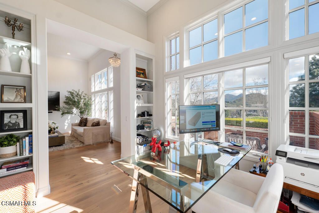 Image 5 of property listing at 2442 Swanfield Court, Westlake Village, CA 91361
