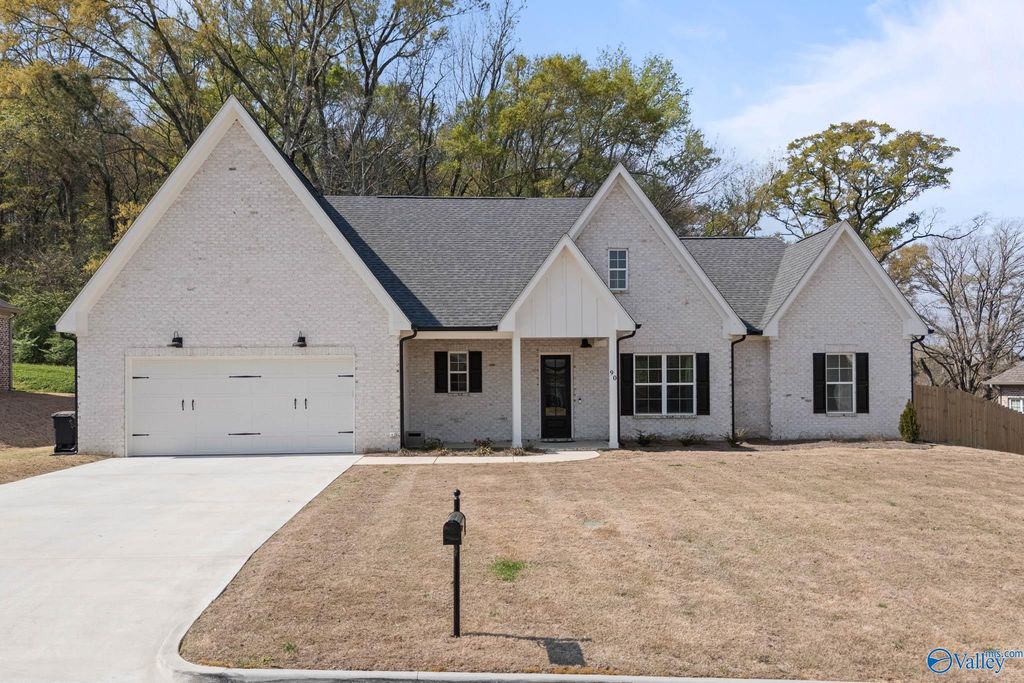 90 Tumbleweed Drive, Guntersville, AL 35976