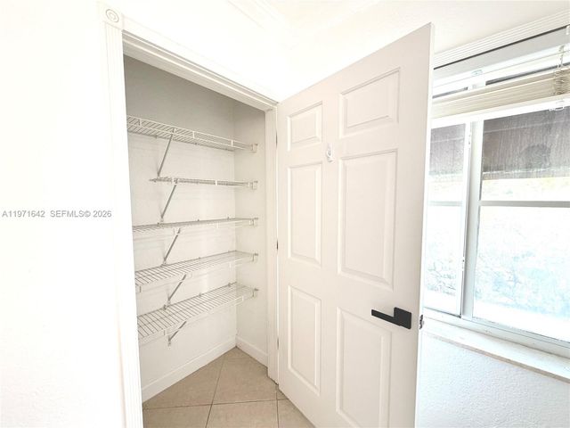 924 SE 2nd St 9, Fort Lauderdale, FL 33301