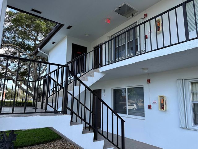 3075 E Gardens East Drive 32, Palm Beach Gardens, FL 33410