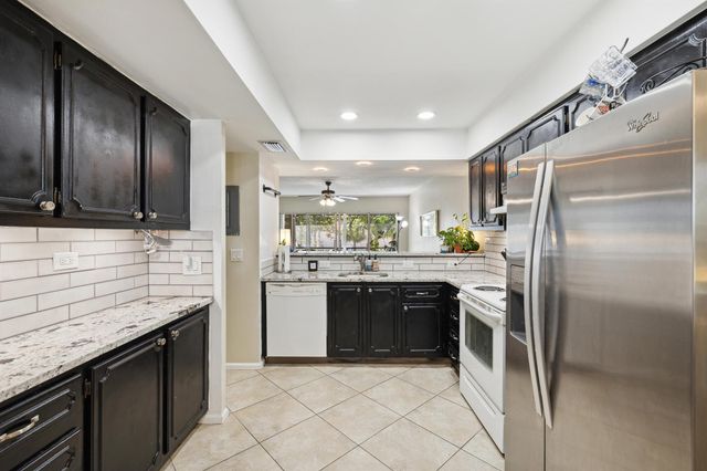 3075 E Gardens East Drive 32, Palm Beach Gardens, FL 33410