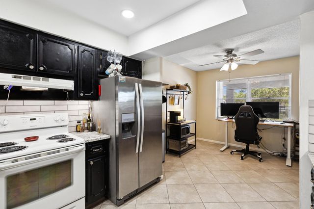 3075 E Gardens East Drive 32, Palm Beach Gardens, FL 33410