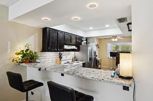 3075 E Gardens East Drive 32, Palm Beach Gardens, FL 33410