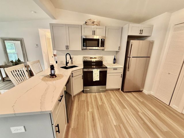 5 Nottingwood Lane, Merrimack, NH 03054