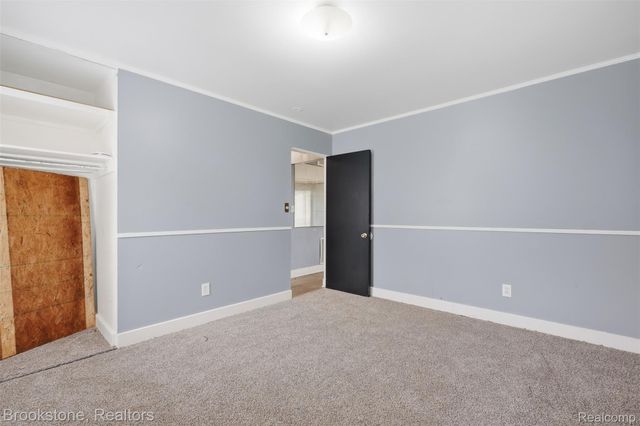 10400 Saratoga Street, Oak Park, MI 48237