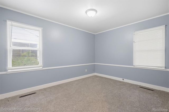 10400 Saratoga Street, Oak Park, MI 48237