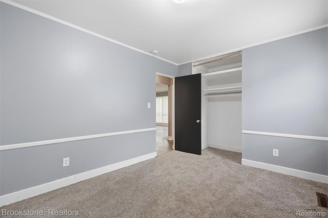 10400 Saratoga Street, Oak Park, MI 48237