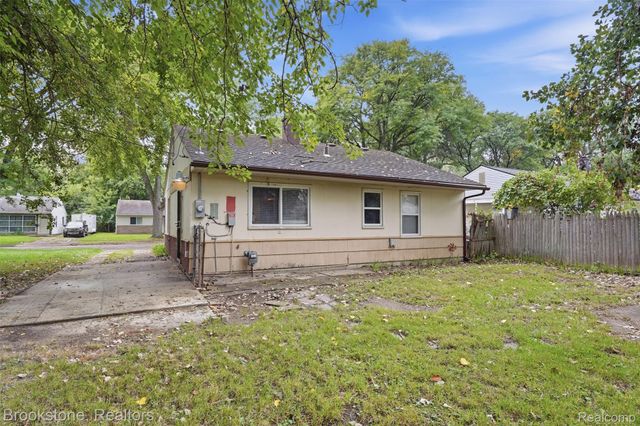 10400 Saratoga Street, Oak Park, MI 48237