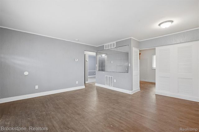 10400 Saratoga Street, Oak Park, MI 48237