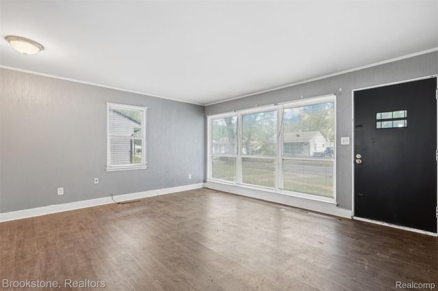 10400 Saratoga Street, Oak Park, MI 48237