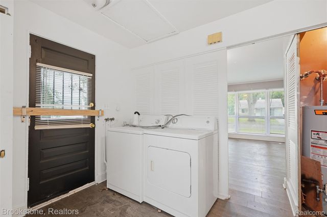 10400 Saratoga Street, Oak Park, MI 48237