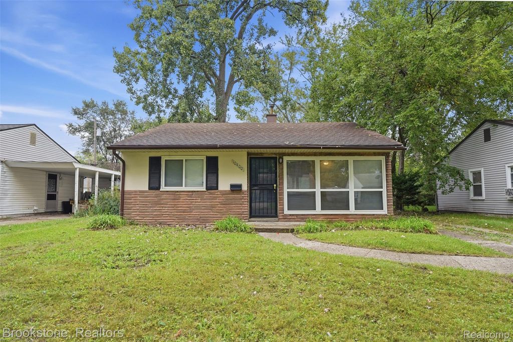 10400 Saratoga Street, Oak Park, MI 48237