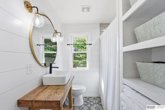 2510 N 51st Street, Omaha, NE 68104