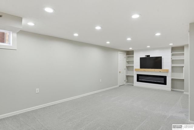 2510 N 51st Street, Omaha, NE 68104