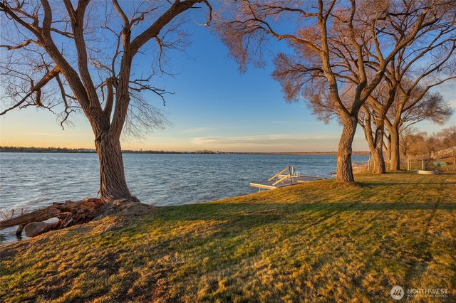 4190 NE Shorecrest Drive, Moses Lake, WA 98837