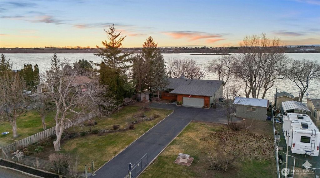 4190 NE Shorecrest Drive, Moses Lake, WA 98837