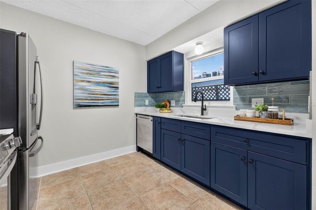 1190 RUE DES CHATEAUX 1A, St Petersburg, FL 33707