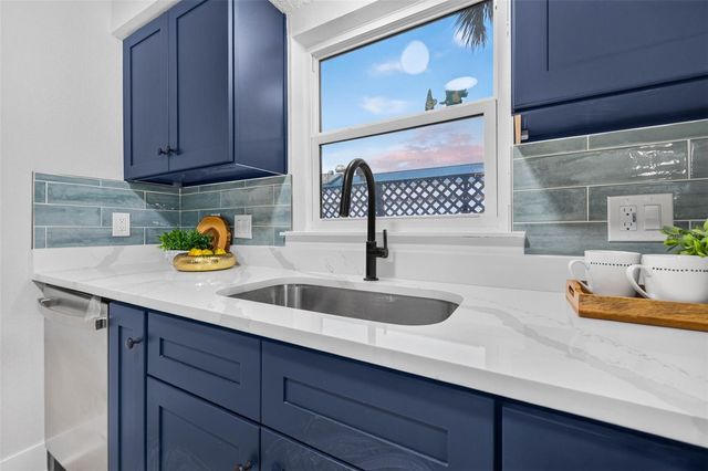 1190 RUE DES CHATEAUX 1A, St Petersburg, FL 33707