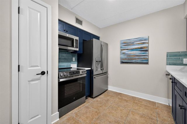 1190 RUE DES CHATEAUX 1A, St Petersburg, FL 33707