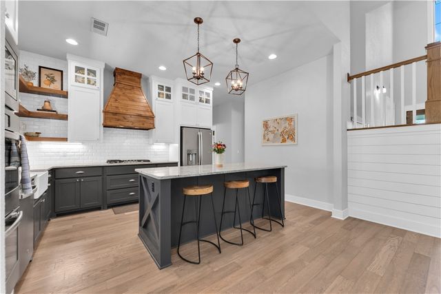 4205 Rainbow Farm Road, Bentonville, AR 72713