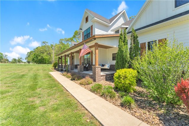 4205 Rainbow Farm Road, Bentonville, AR 72713