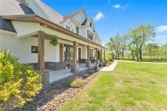 4205 Rainbow Farm Road, Bentonville, AR 72713