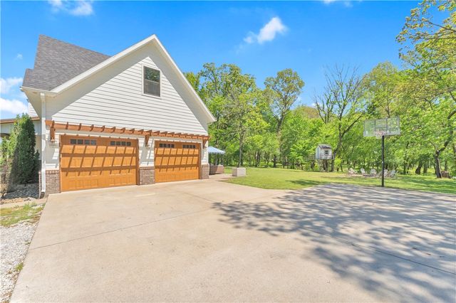 4205 Rainbow Farm Road, Bentonville, AR 72713
