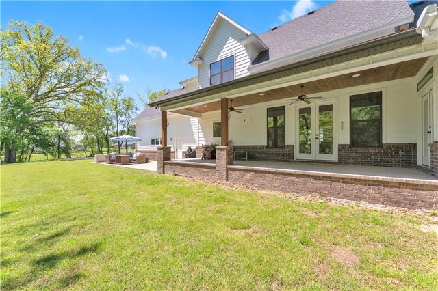4205 Rainbow Farm Road, Bentonville, AR 72713