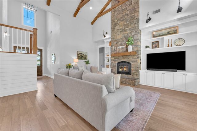 4205 Rainbow Farm Road, Bentonville, AR 72713