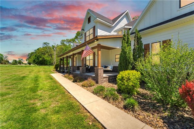 4205 Rainbow Farm Road, Bentonville, AR 72713