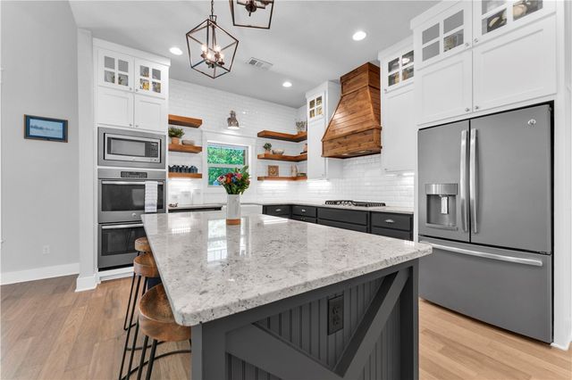 4205 Rainbow Farm Road, Bentonville, AR 72713