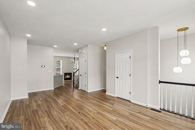 15611 WINDING CREEK DR, Dumfries, VA 22025