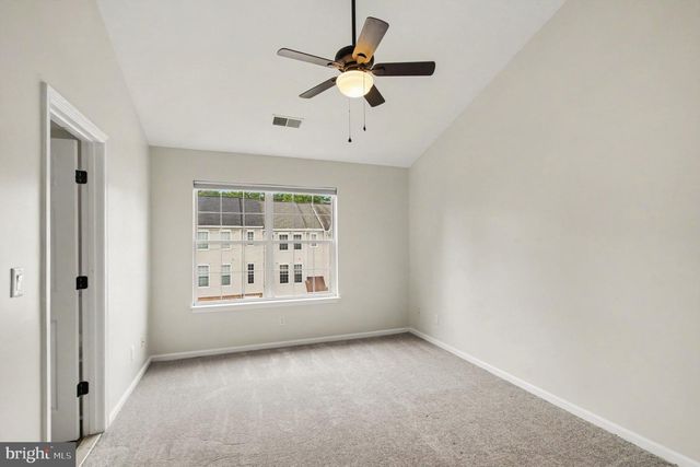15611 WINDING CREEK DR, Dumfries, VA 22025