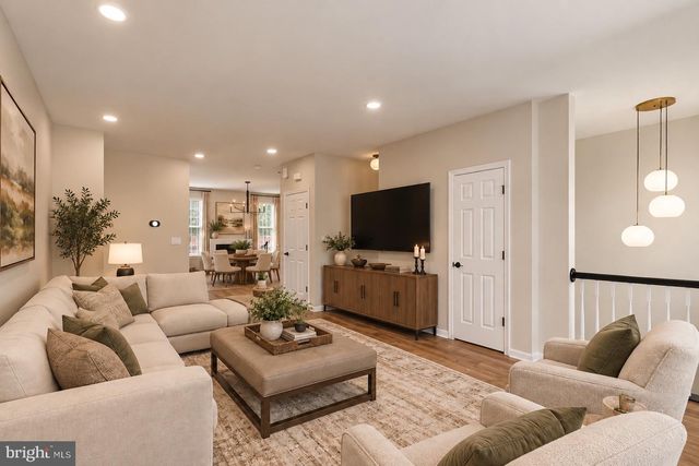 15611 WINDING CREEK DR, Dumfries, VA 22025