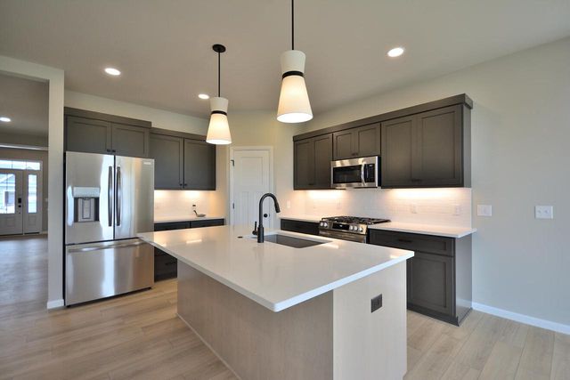 1080 Elderberry ROAD, Oconomowoc, WI 53066