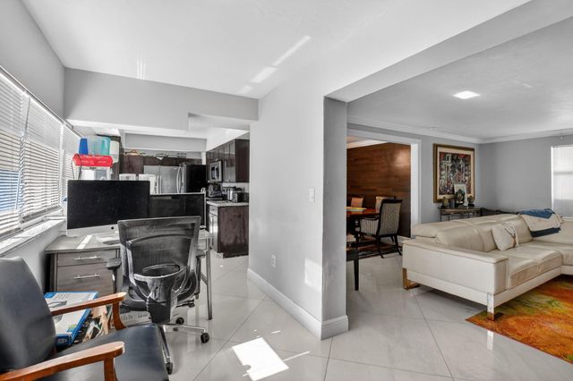 256 SW 11th Place, Boca Raton, FL 33432