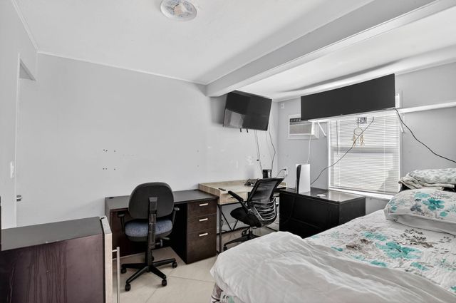 256 SW 11th Place, Boca Raton, FL 33432